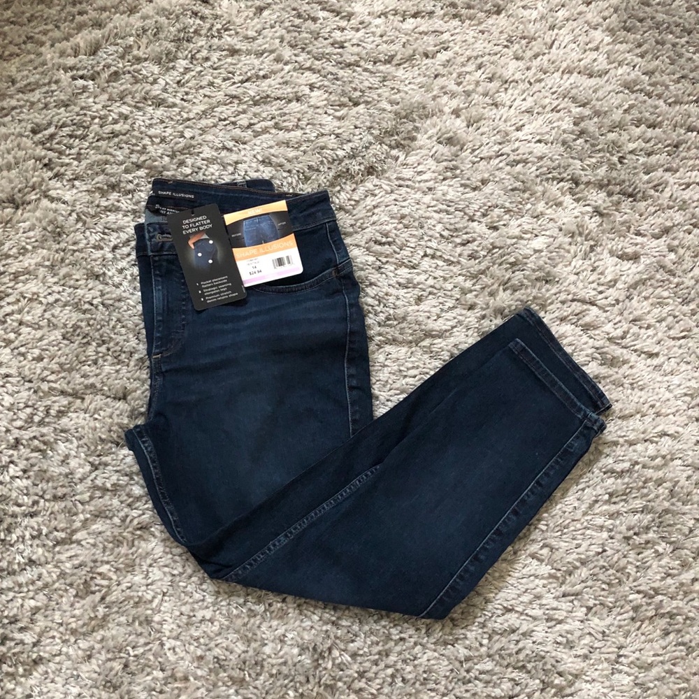 Lee shape illusions jeans. NWT size 14